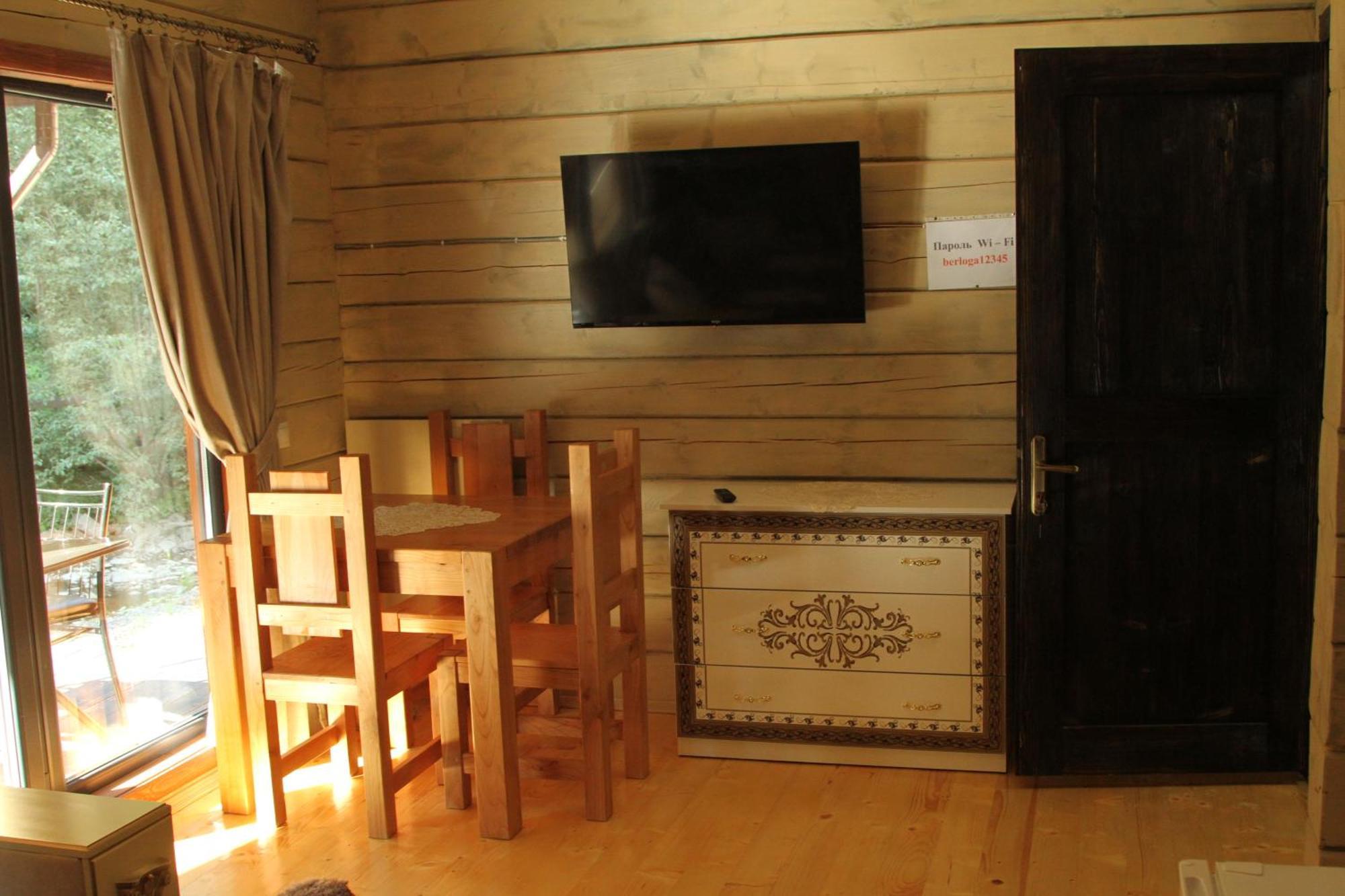 Hotel Berloga-Sinevir Synevyrs'ka Polyana Ngoại thất bức ảnh