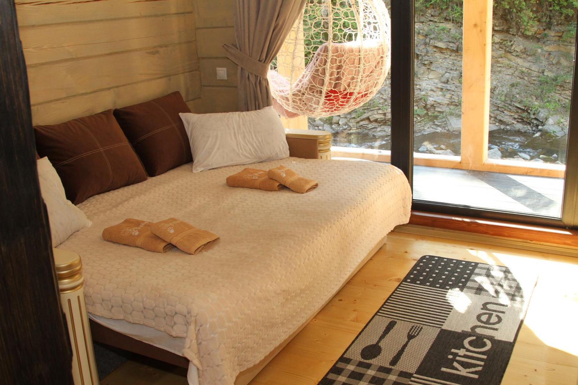Hotel Berloga-Sinevir Synevyrs'ka Polyana Ngoại thất bức ảnh