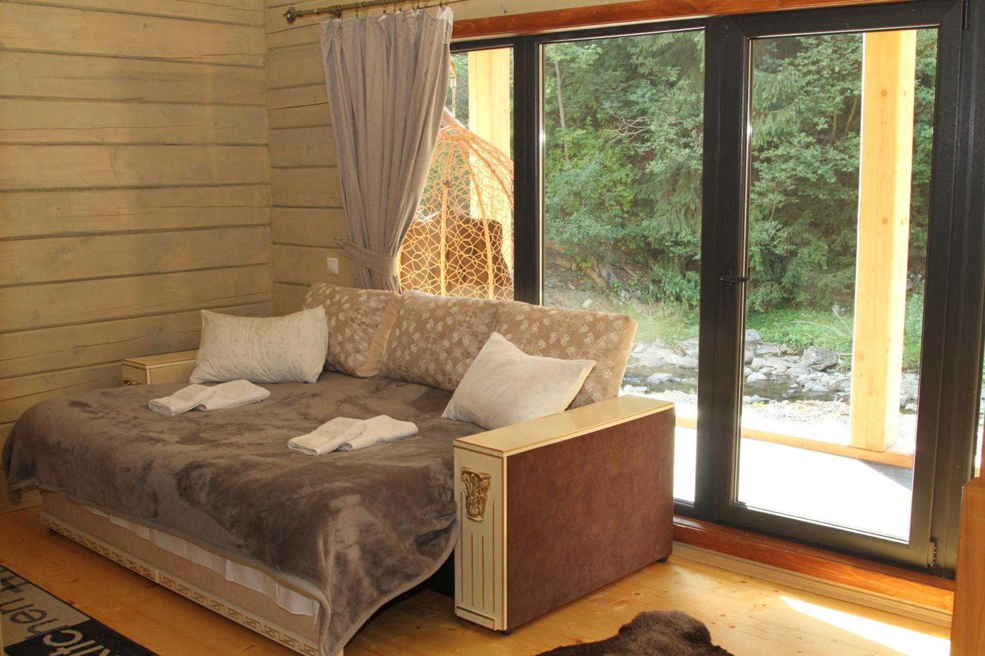 Hotel Berloga-Sinevir Synevyrs'ka Polyana Ngoại thất bức ảnh