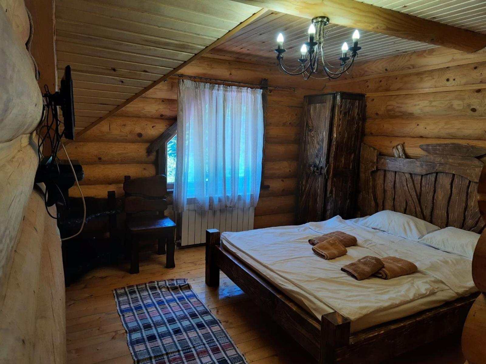 Hotel Berloga-Sinevir Synevyrs'ka Polyana Phòng bức ảnh
