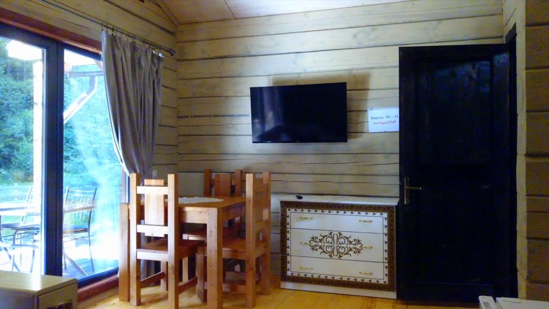 Hotel Berloga-Sinevir Synevyrs'ka Polyana Phòng bức ảnh