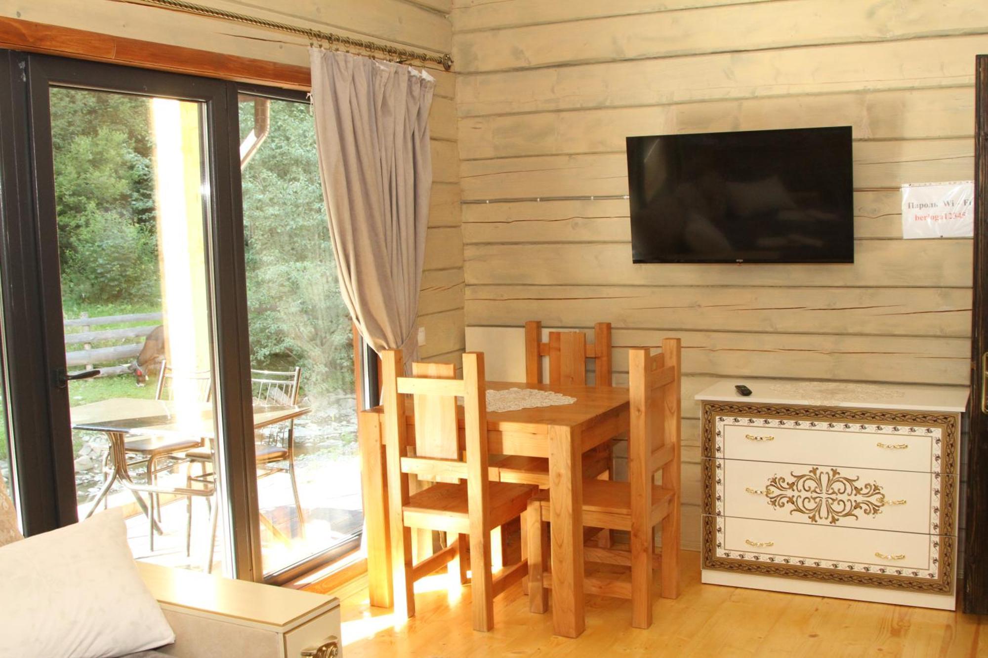 Hotel Berloga-Sinevir Synevyrs'ka Polyana Phòng bức ảnh
