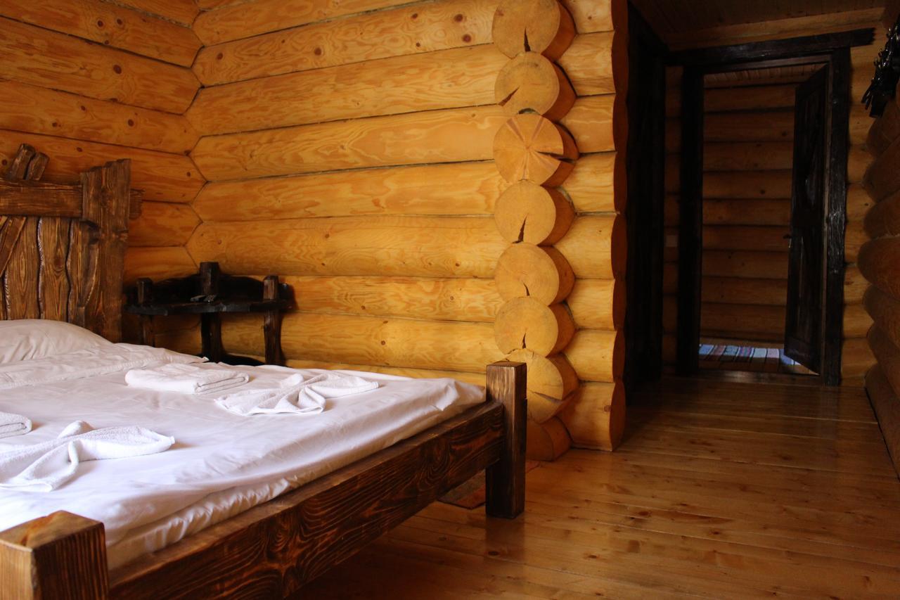 Hotel Berloga-Sinevir Synevyrs'ka Polyana Ngoại thất bức ảnh